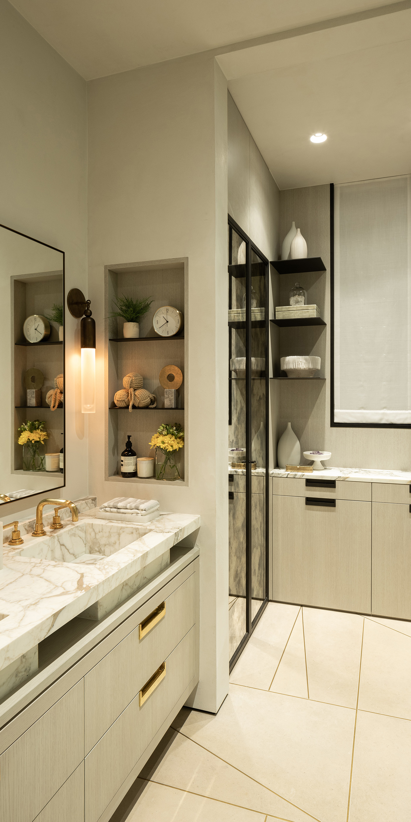 An Austin residential bathroom with Lutron Ketra lights, Sivoia and HomeWorks