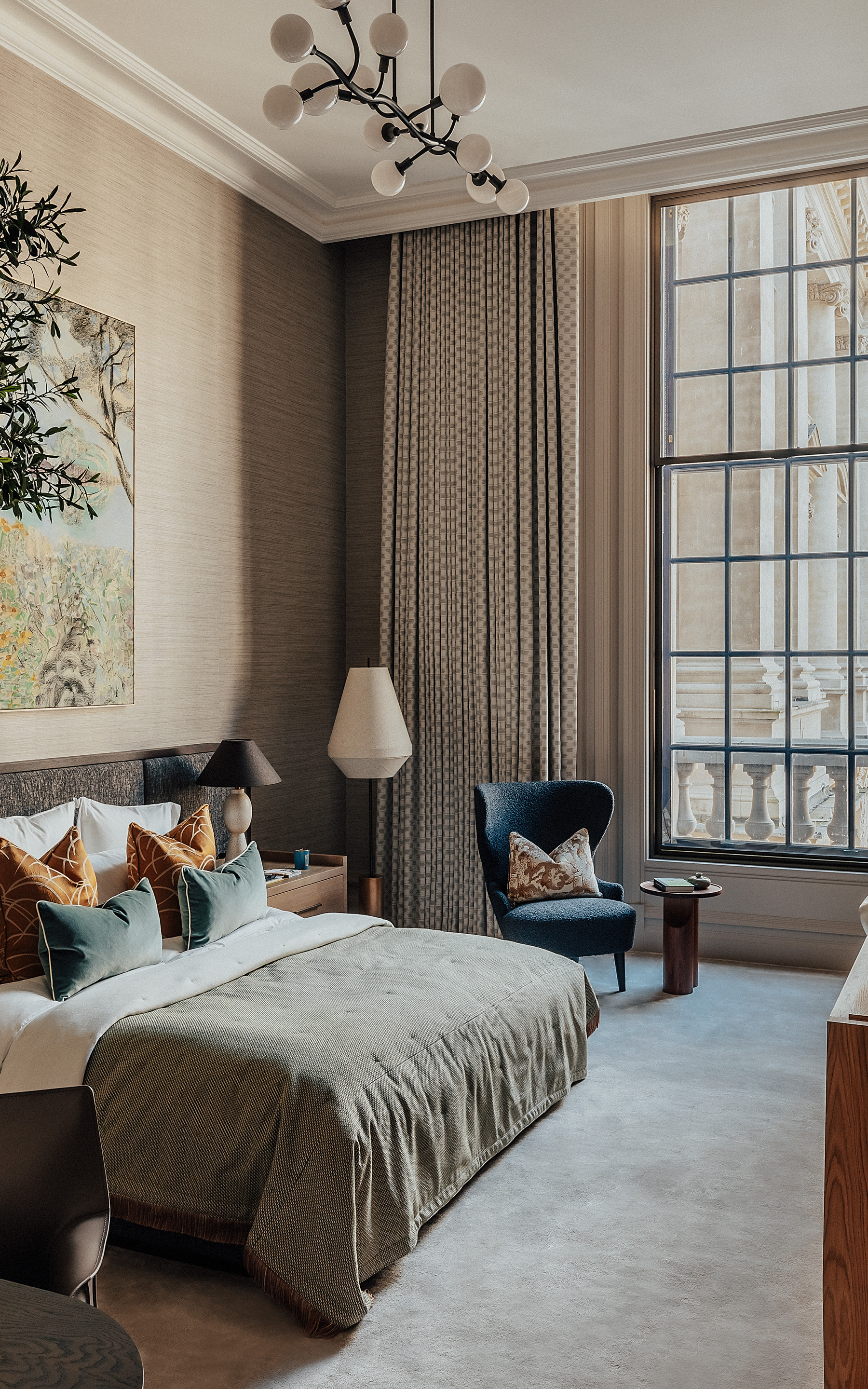 A London hospitality residence with Lutron drapery & HomeWorks