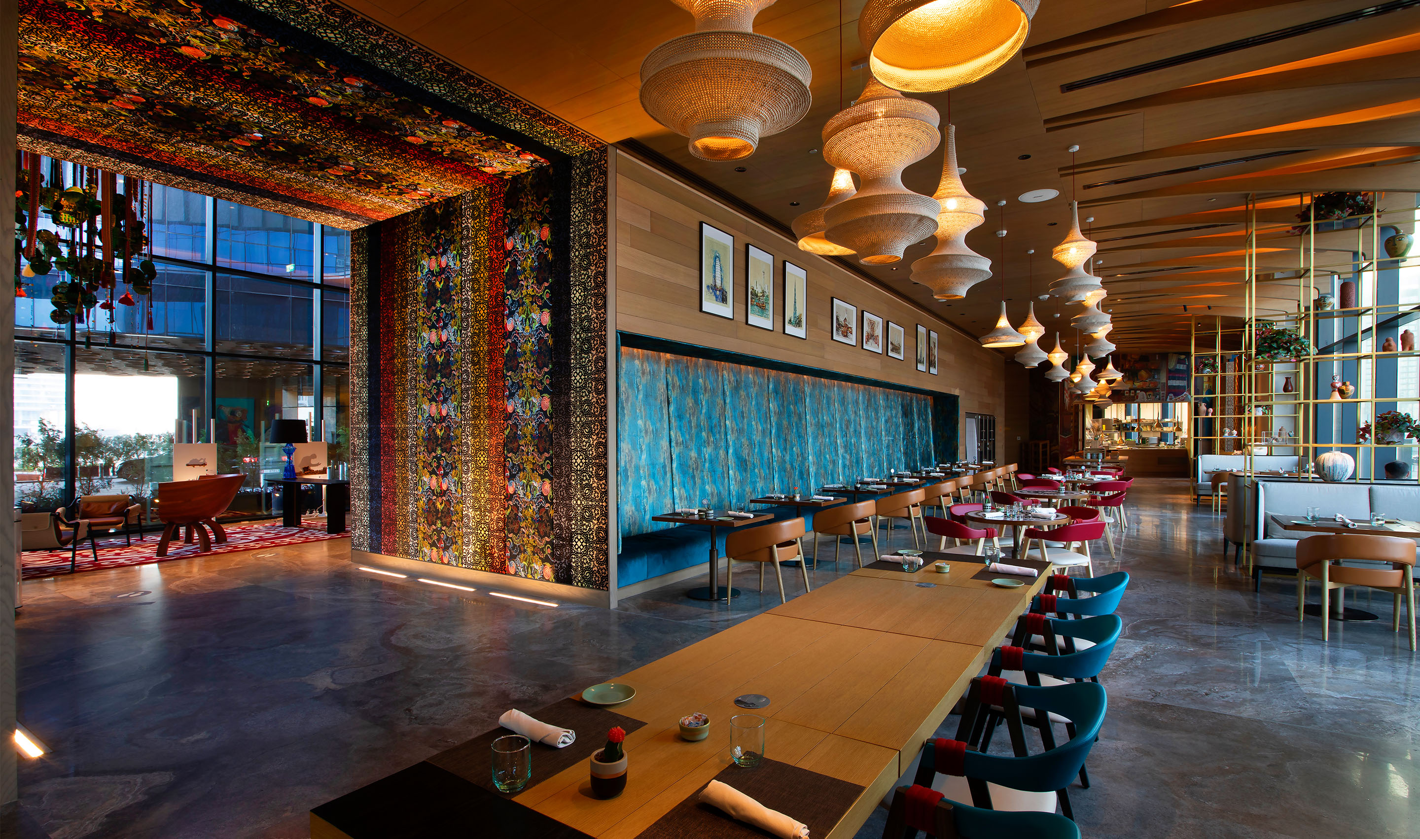 A Dubai hospitality dining & social space with Lutron Quantum.