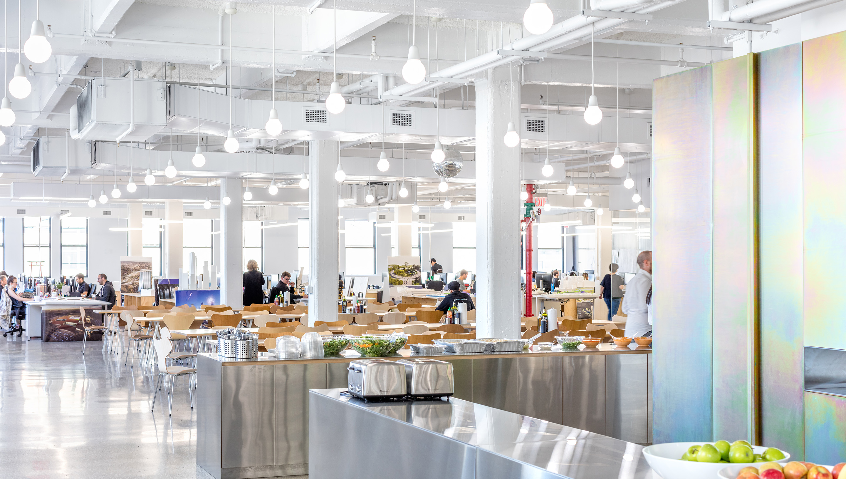 A New York City commercial collaborative space with Lutron Ketra. Photo by Max Touhey