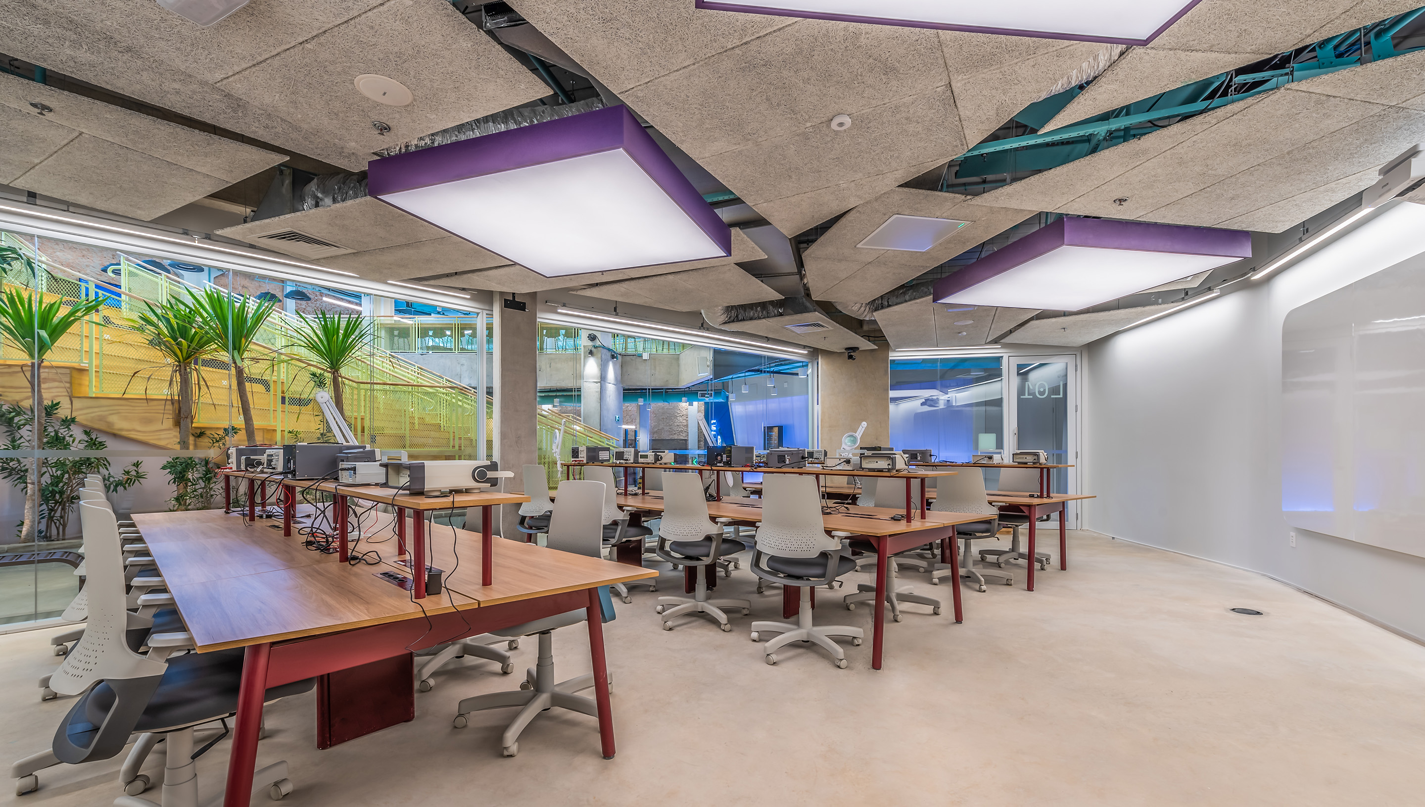 A São Paulo commercial classroom with Lutron Ketra and Athena. Photo © Maurício Moreno