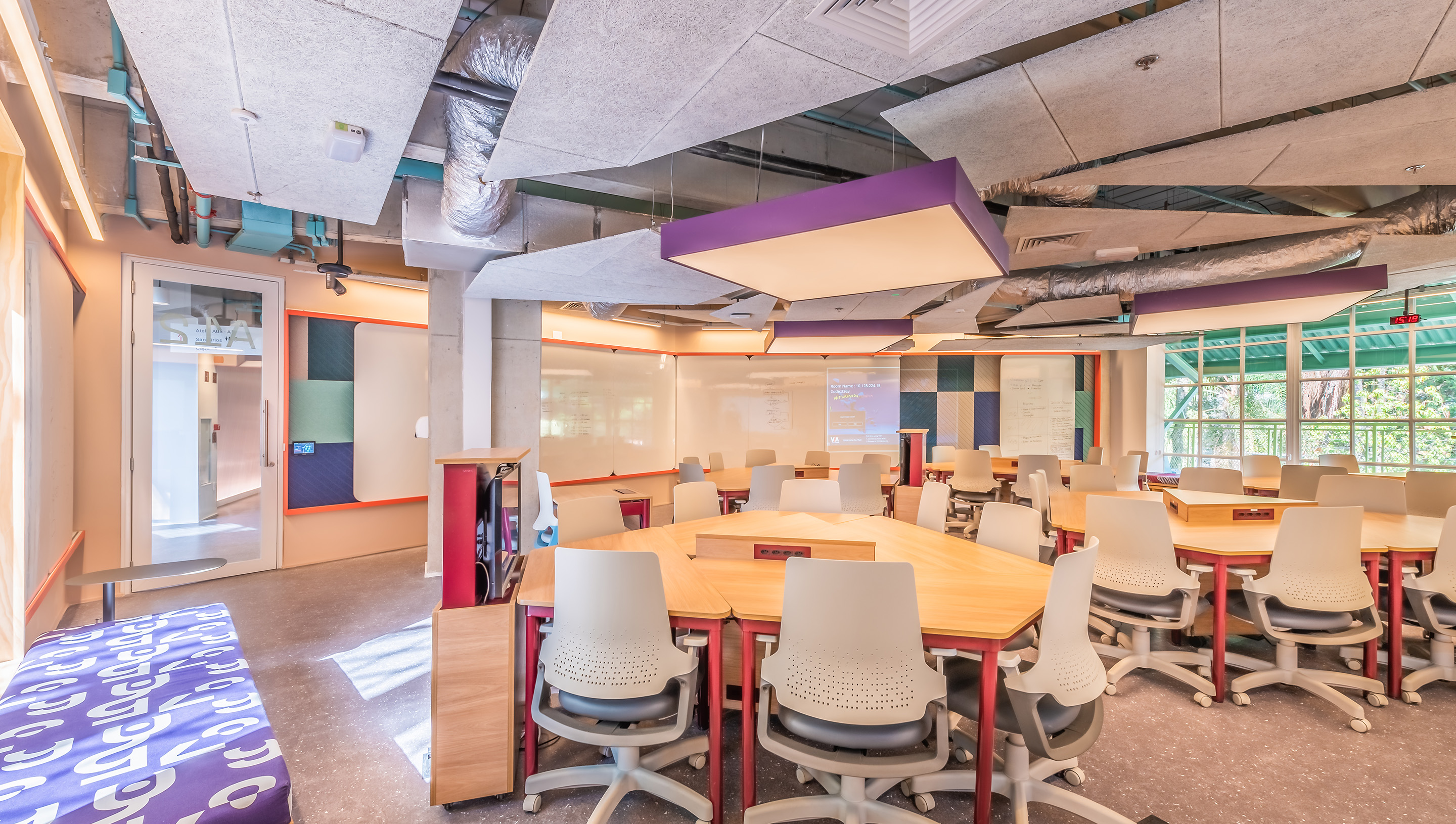 A São Paulo commercial classroom with Lutron Ketra and Athena. Photo © Maurício Moreno