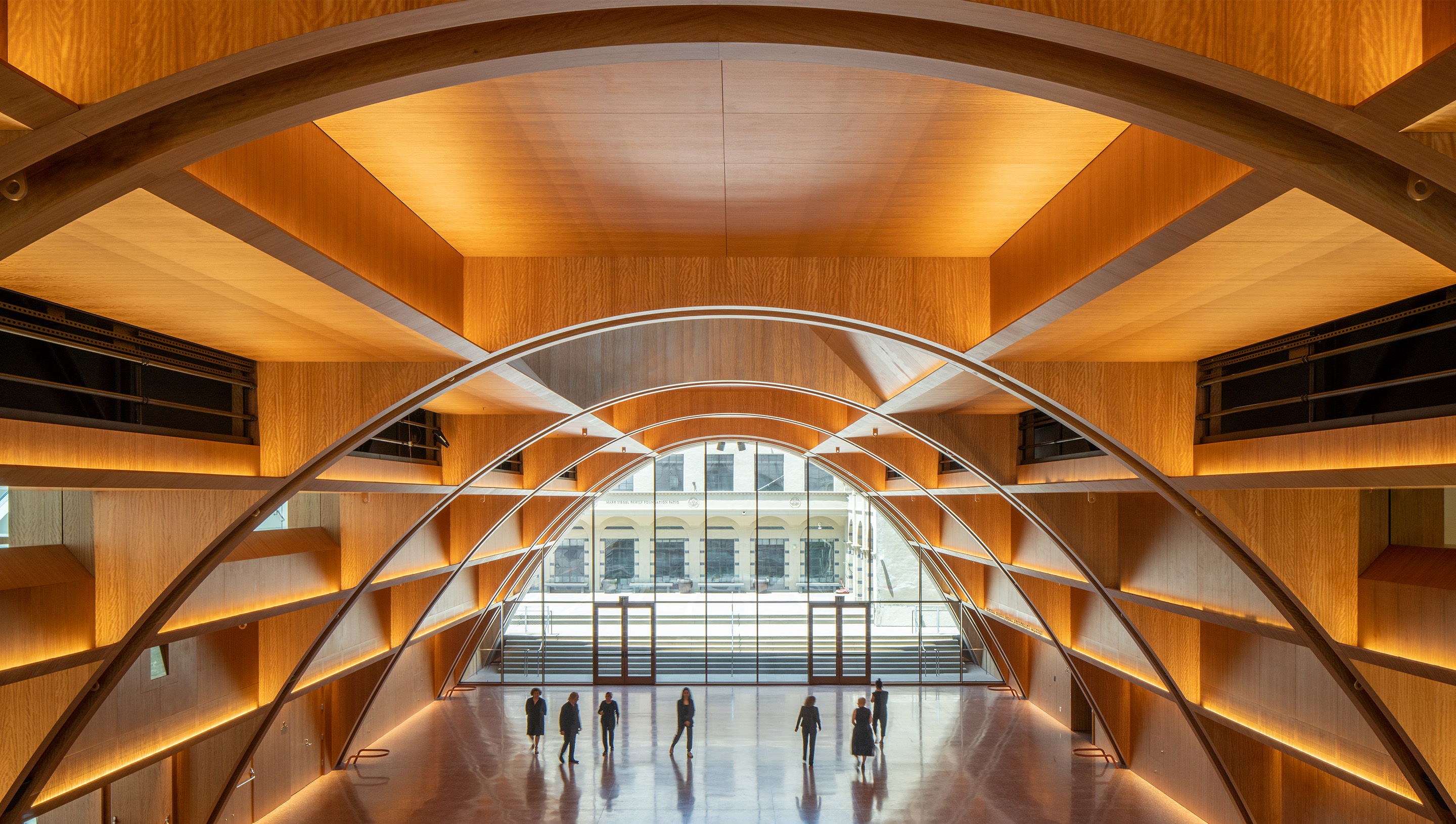 A Los Angeles commercial lobby & atrium with Lutron Quantum. © Jason O’Rear