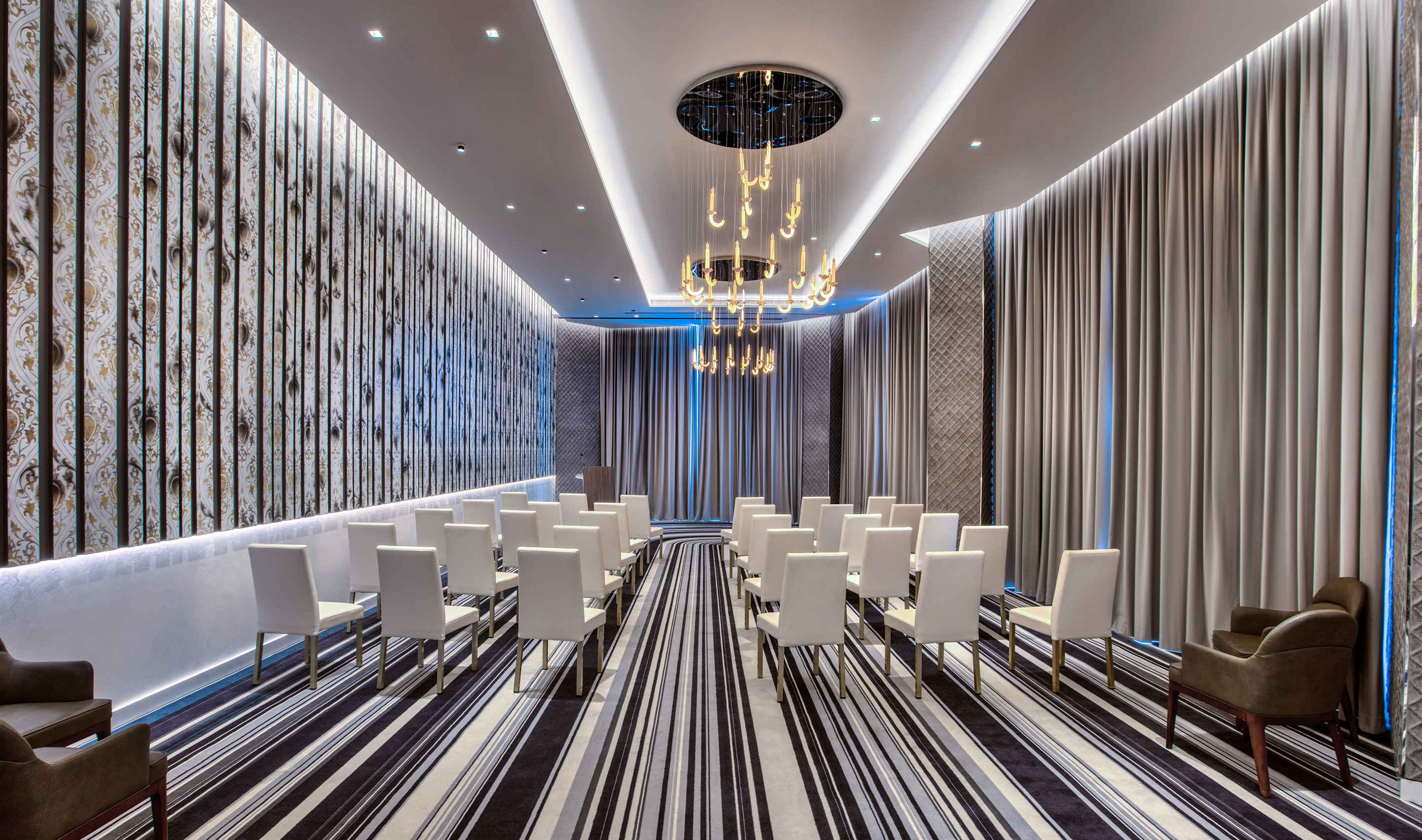 A Dubai hospitality event space with Lutron drapery & Quantum.