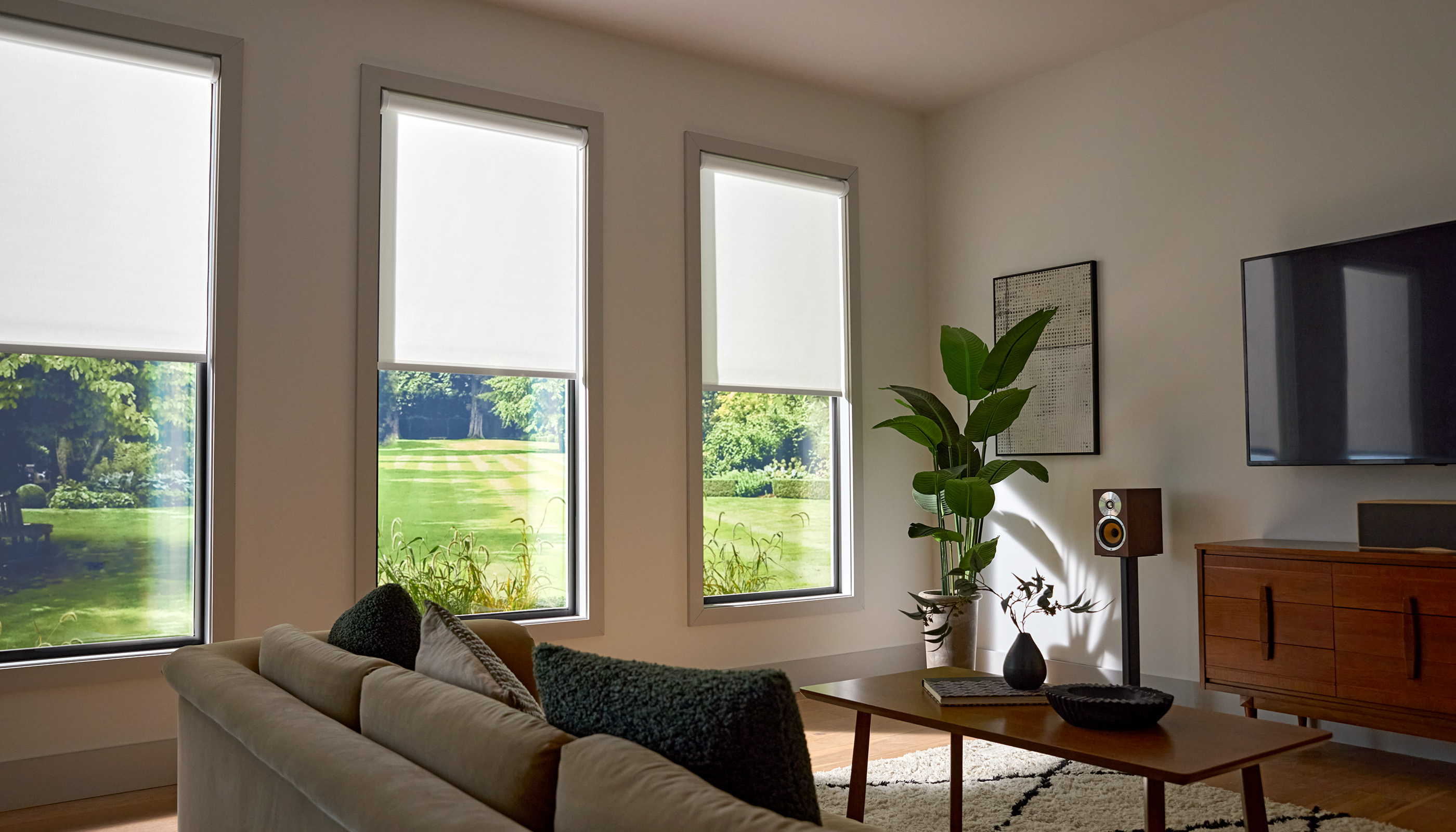 A Northeast private residence living room with Lutron Caséta & Roller Shades