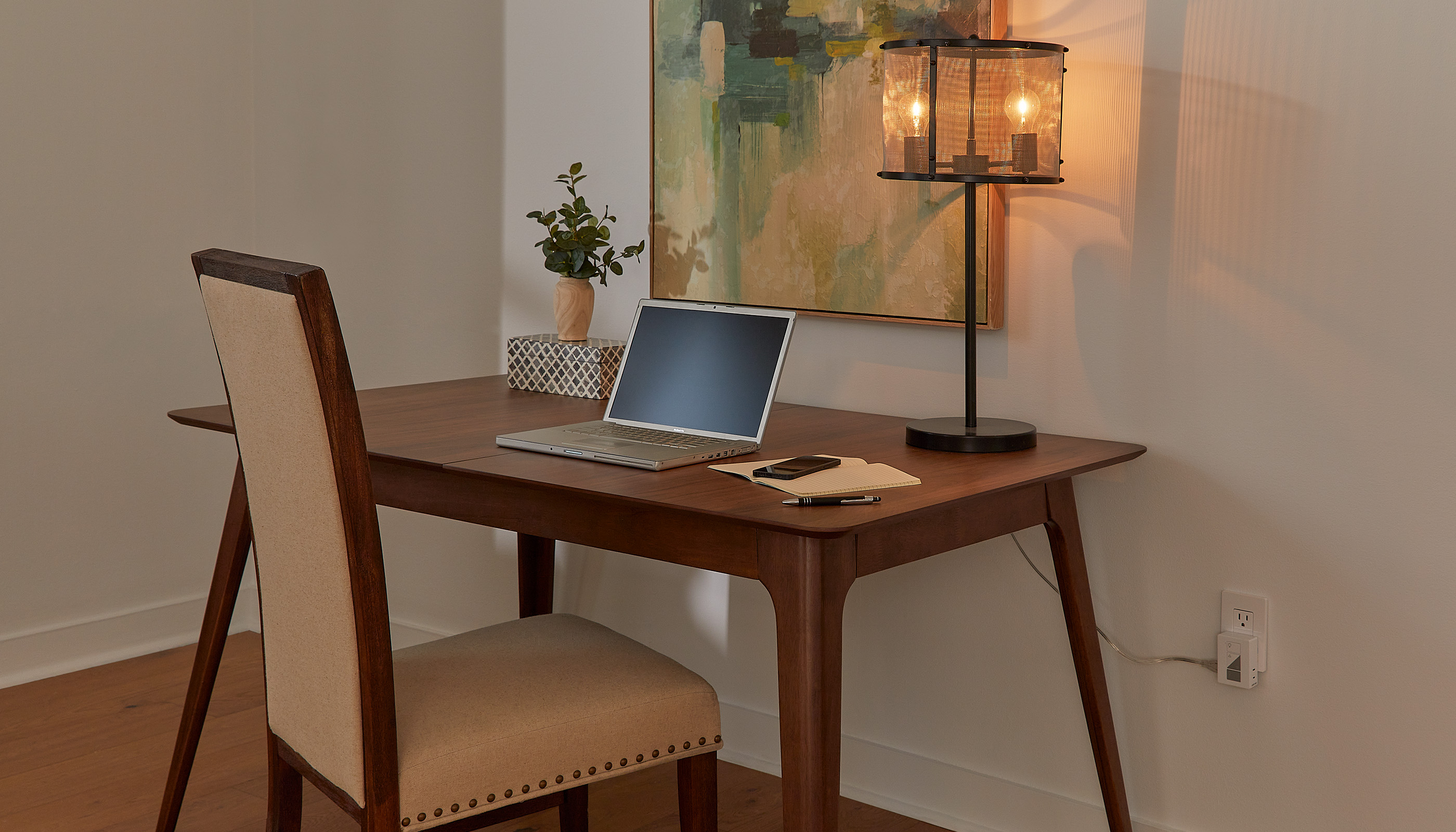 A Southeast private residence home office  with Lutron Caséta & Smart Plugs