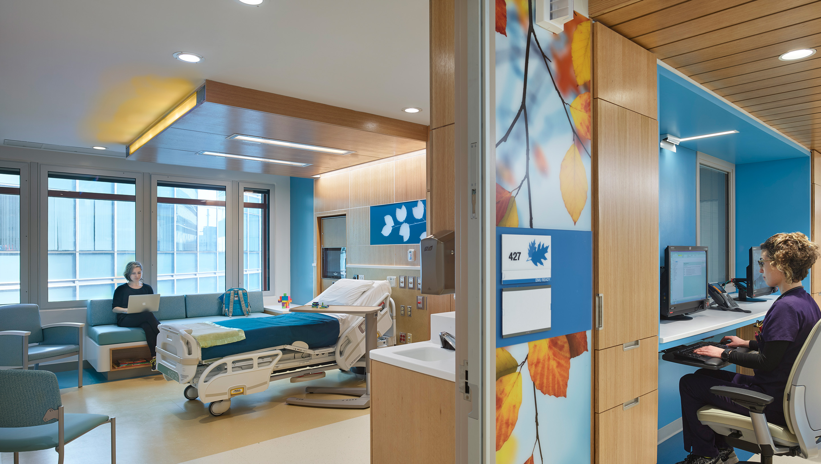 A Philadelphia hospital patient room with Lutron roller shades and Quantum. © Halkin Mason Photography