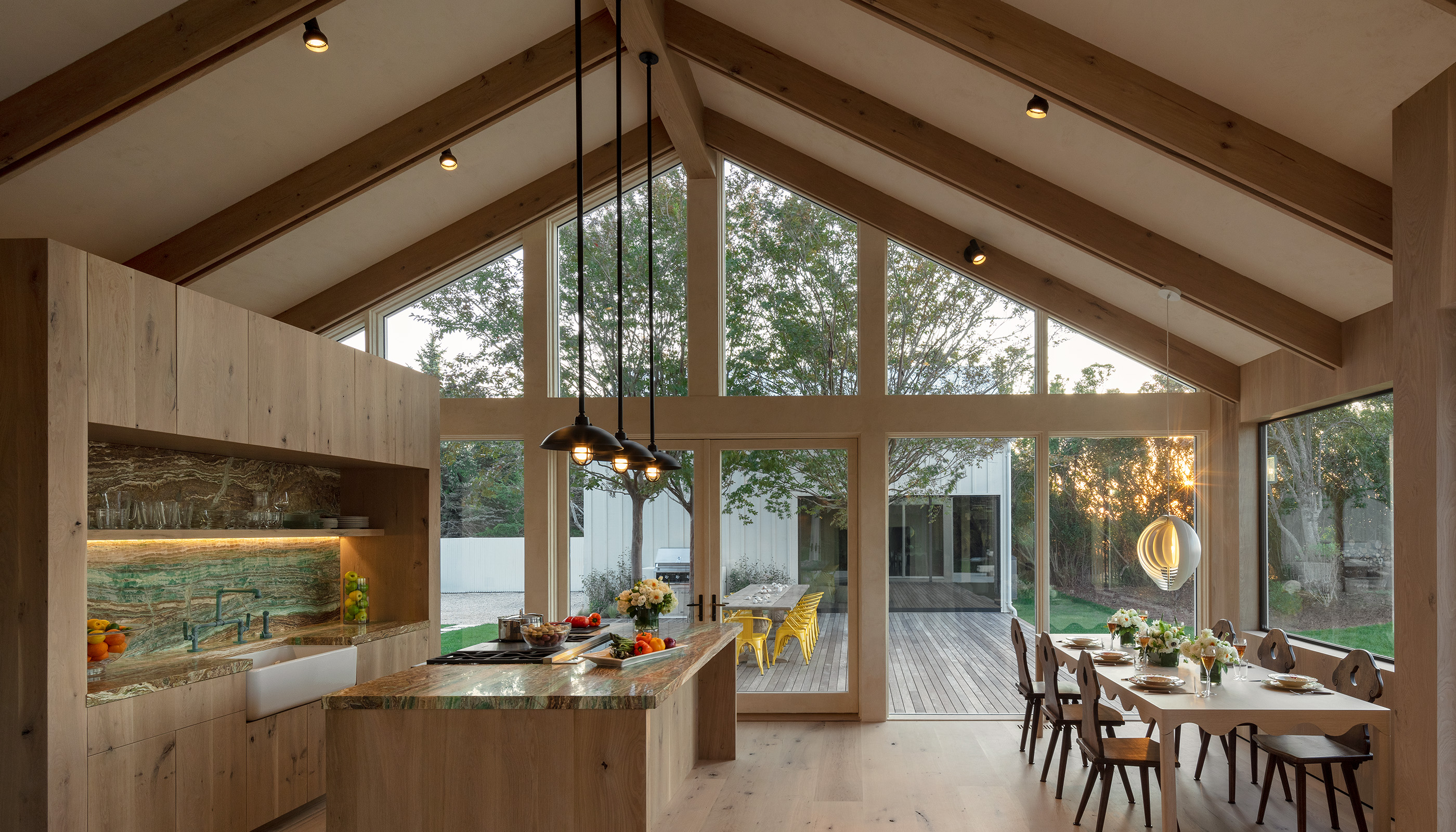 An East Hampton residential kitchen with Lutron Ketra lighting, Alisse keypads, and HomeWorks. © Magda Biernat Photography
