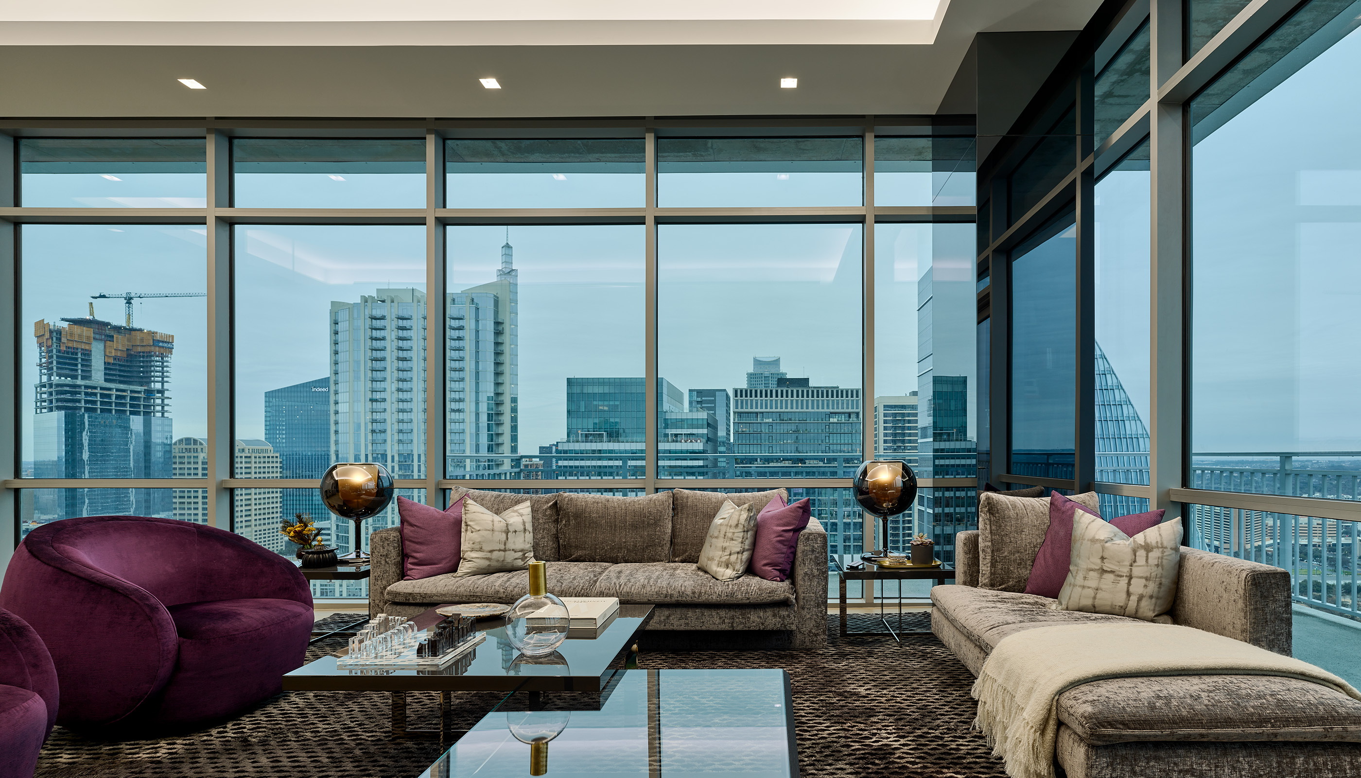 An Austin residence living room with Lutron Ketra lights, linears, Roller shades, Palladiom & HomeWorks