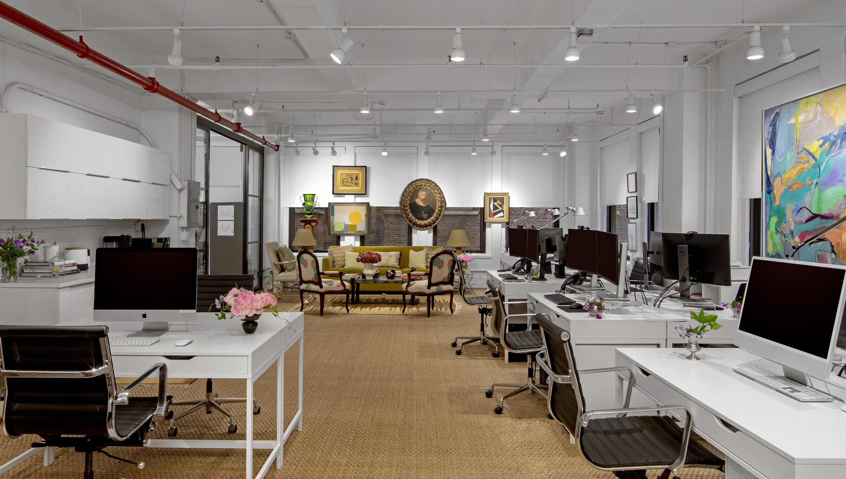 A New York City commercial open office with Ketra Rollers Shades, Sivoia. 