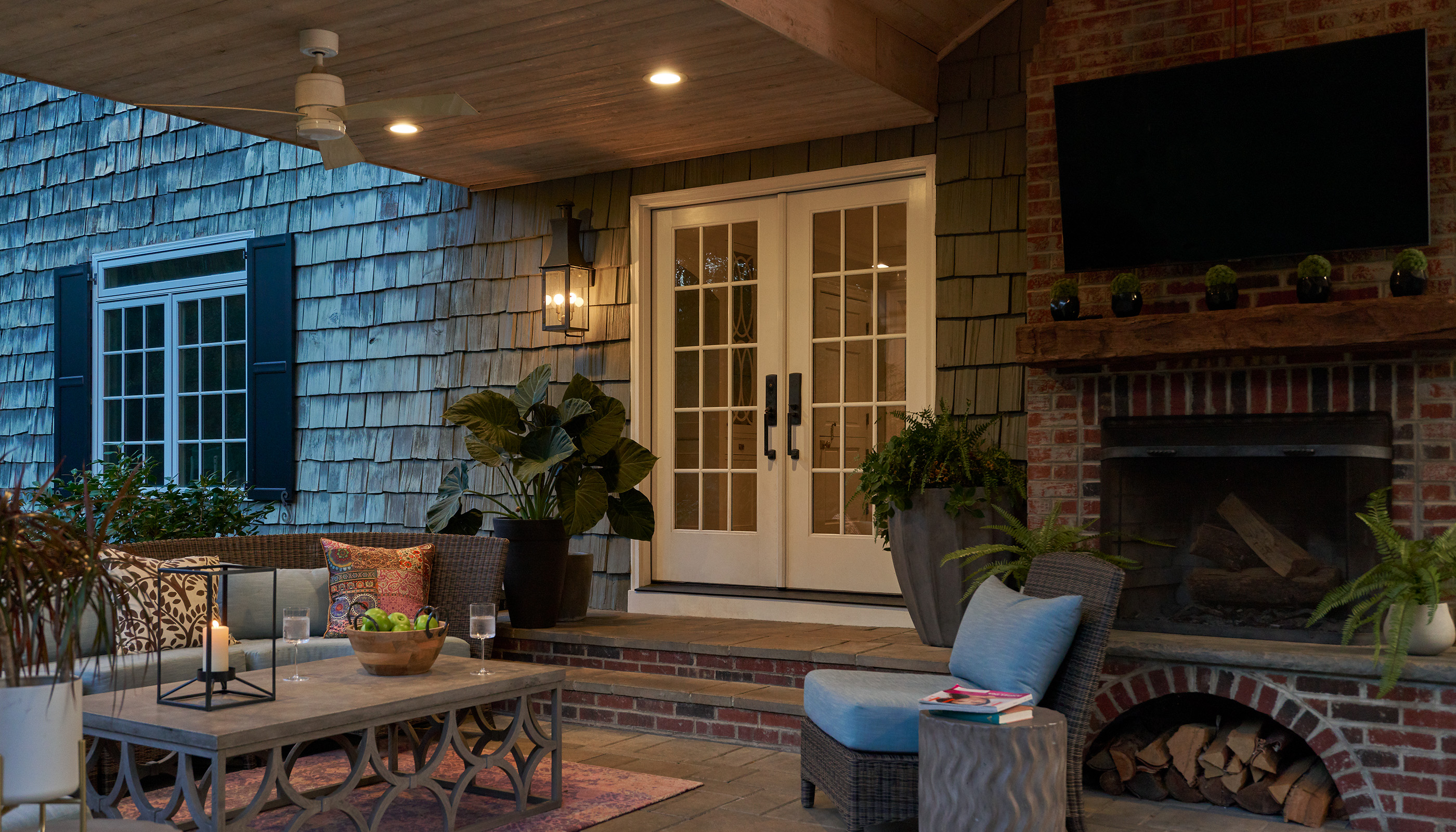A Southeast private residence outdoor space with Lutron Caséta