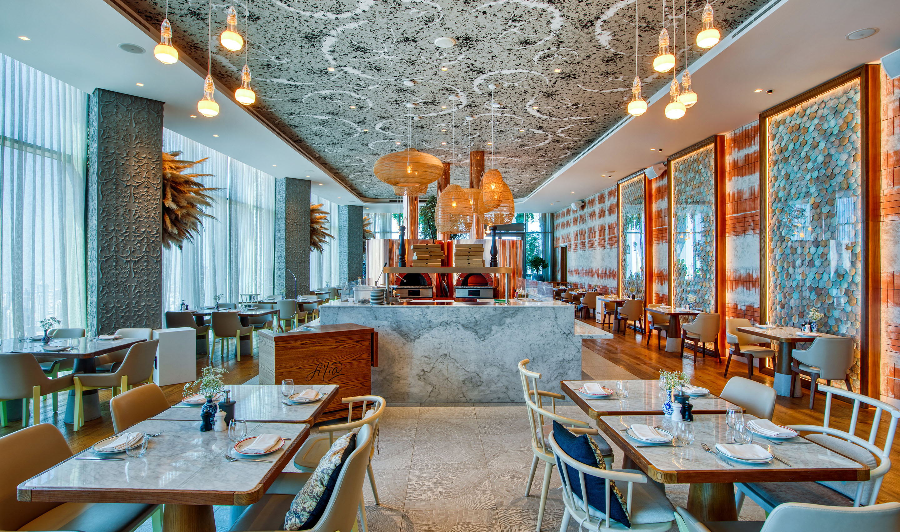 A Dubai hospitality event space with Lutron drapery & Quantum.