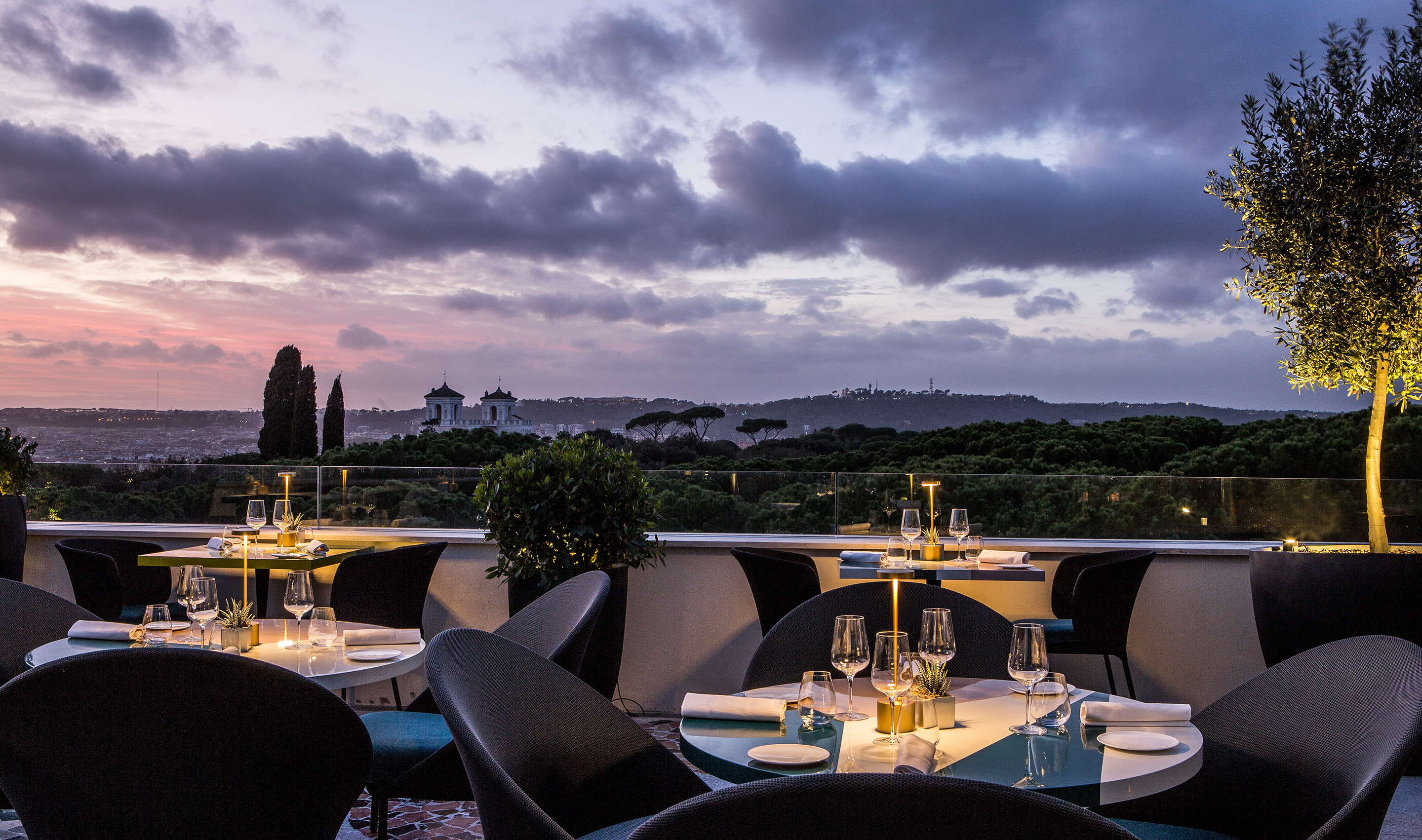 A Rome hospitality dining & social space with Lutron Quantum. Photo by J-Ph Nuel-Gilles Trillard