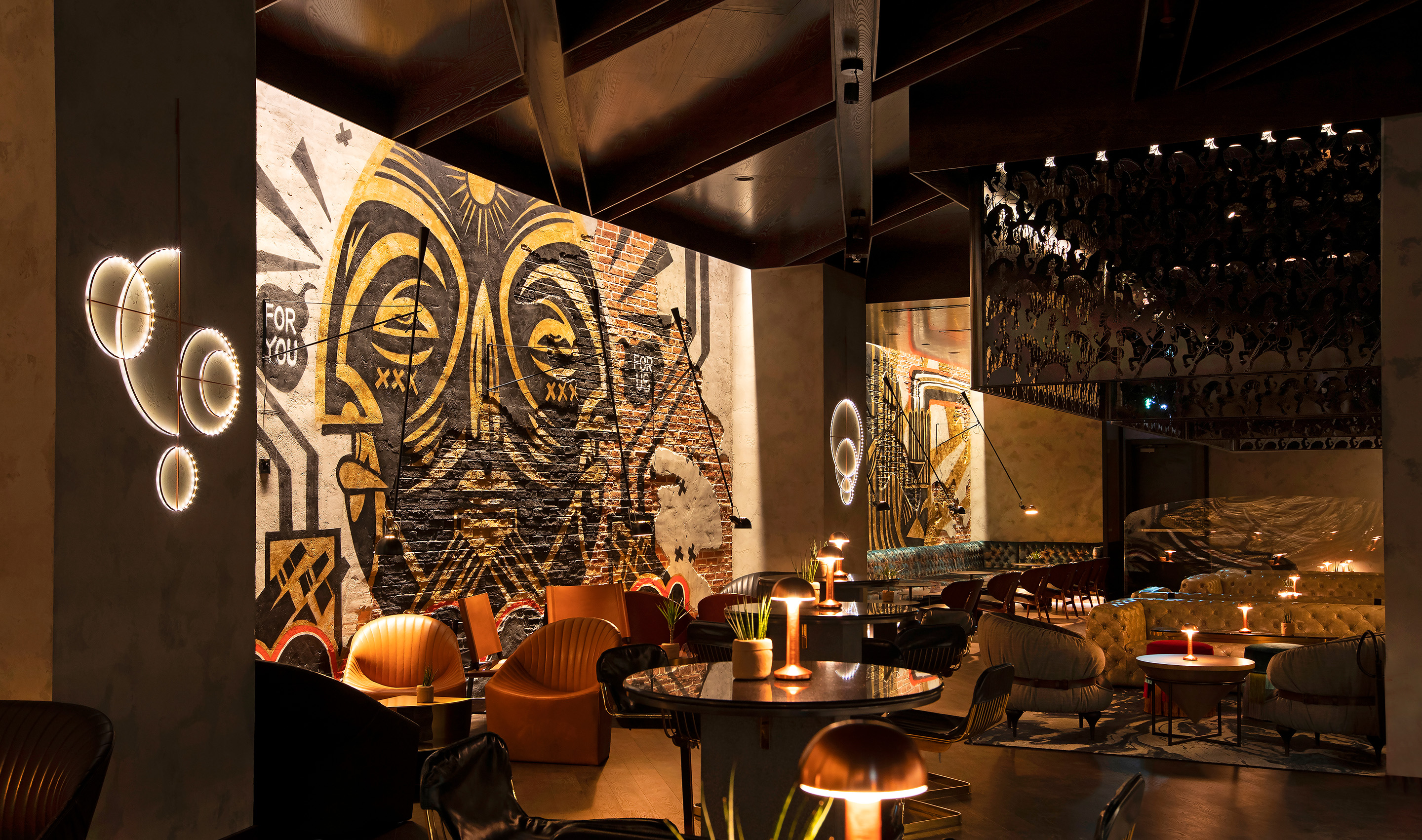 A Dubai hospitality dining & social space with Lutron Quantum.