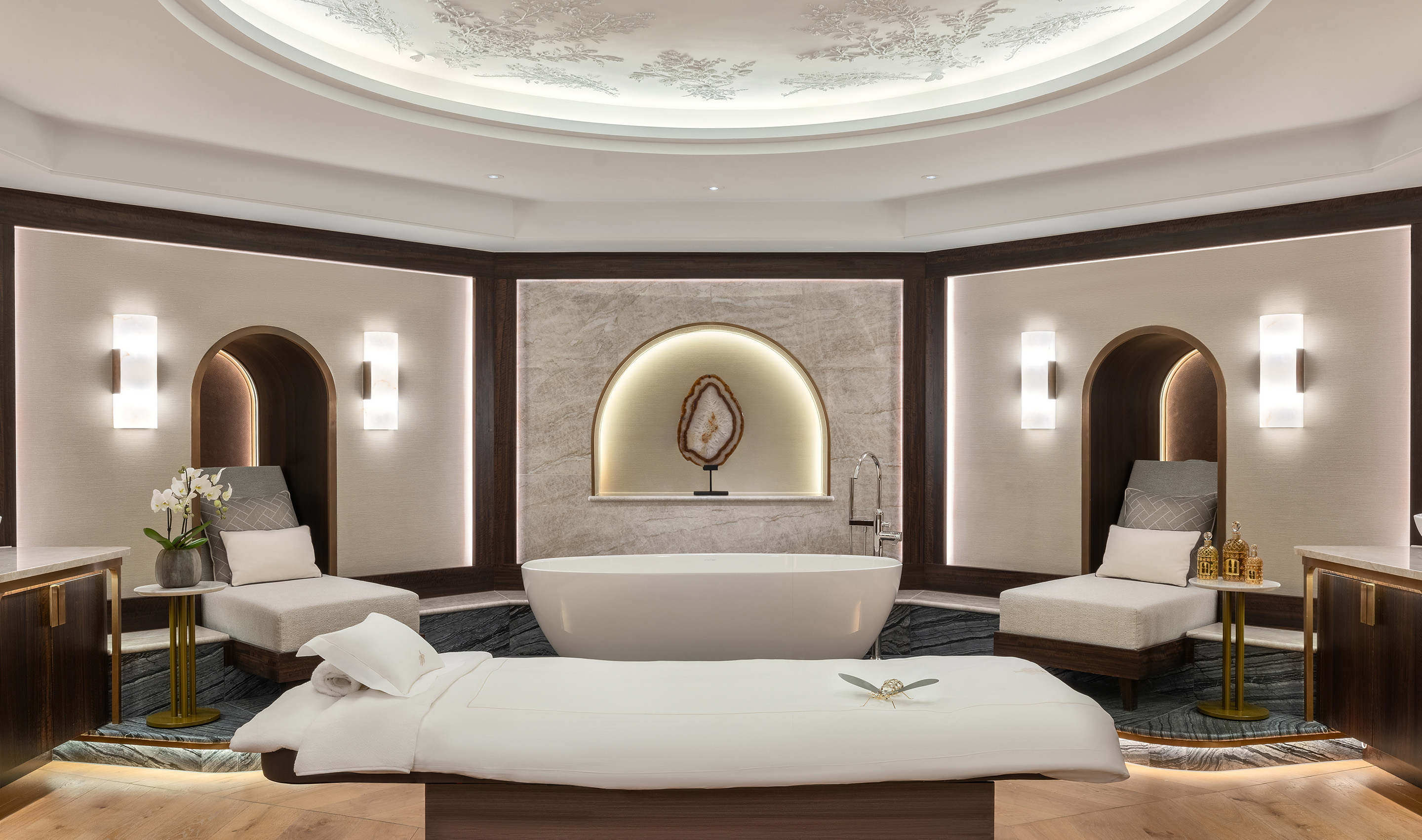 A London hospitality gym & spa with Lutron Quantum. Photography John Athimaritis