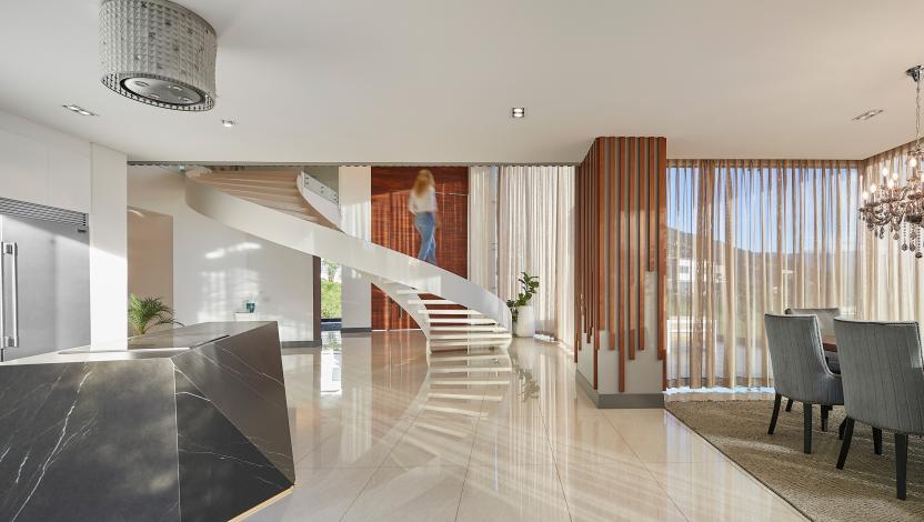 stairs-latam23-25B5825