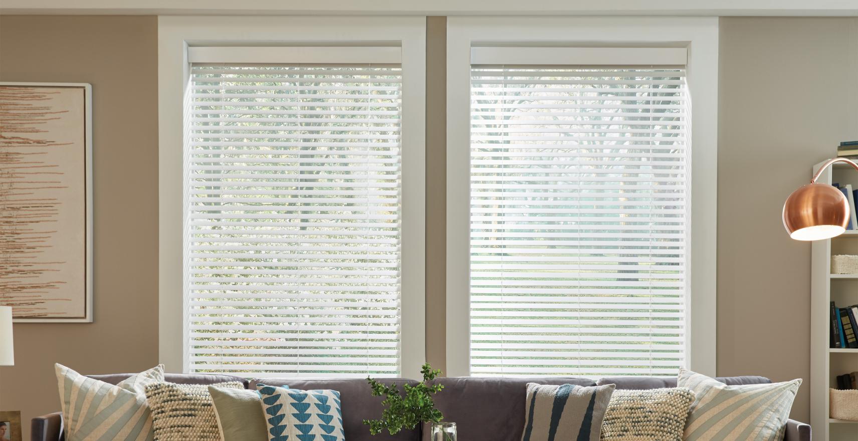 LivRm_Blinds_S19_White