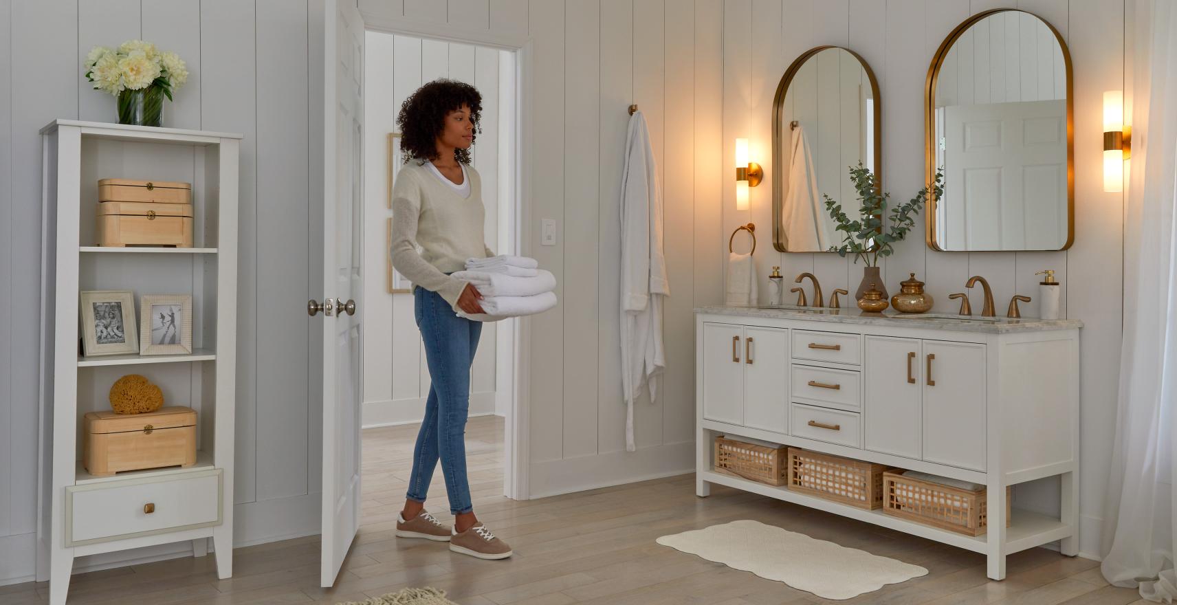 bath-retail22-alt-bright-woman-in-doorway
