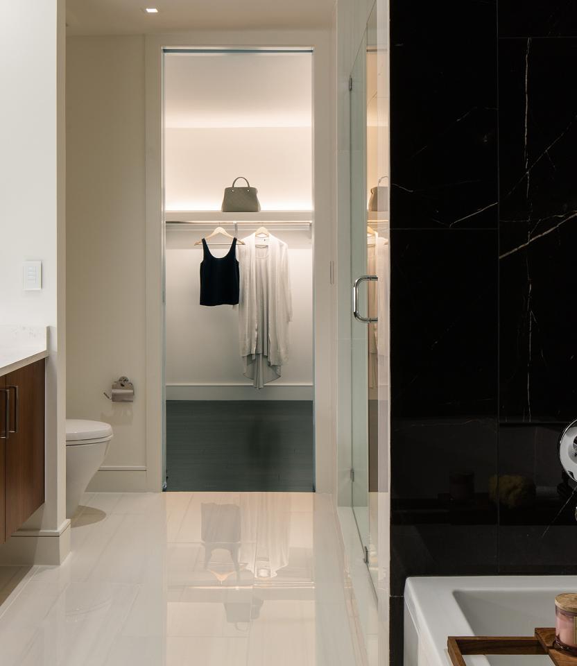 An Austin residential bathroom with Lutron Ketra lights, Palladiom keypads, and HomeWorks.