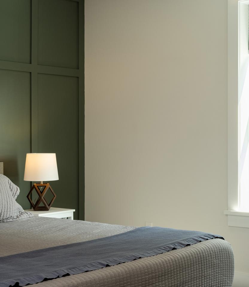 A Northeast private residence bedroom with Lutron Caséta & Smart Plug . © Jake Holt Photography