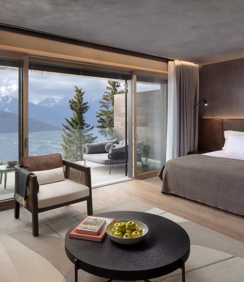 A Switzerland hospitality Guest Room with Lutron drapery. Photography John Athimaritis