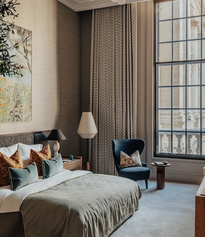 A London hospitality residence with Lutron drapery & HomeWorks