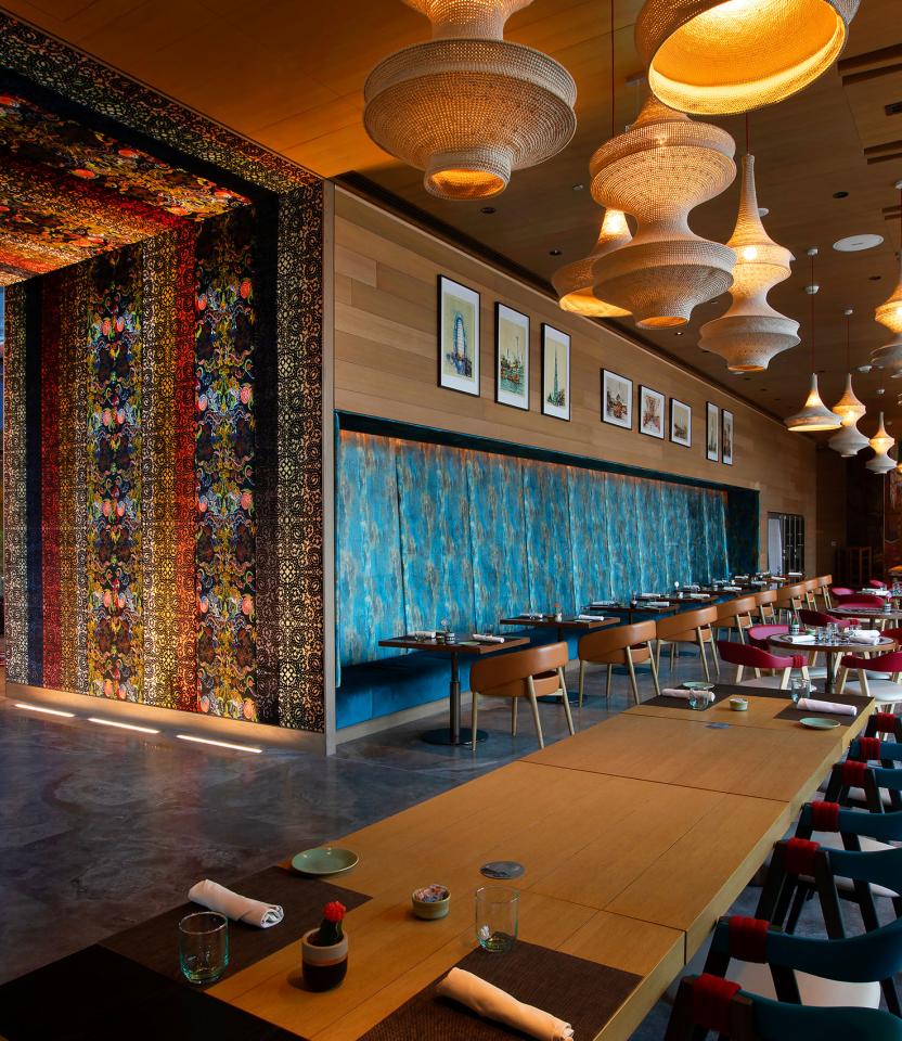 A Dubai hospitality dining & social space with Lutron Quantum.