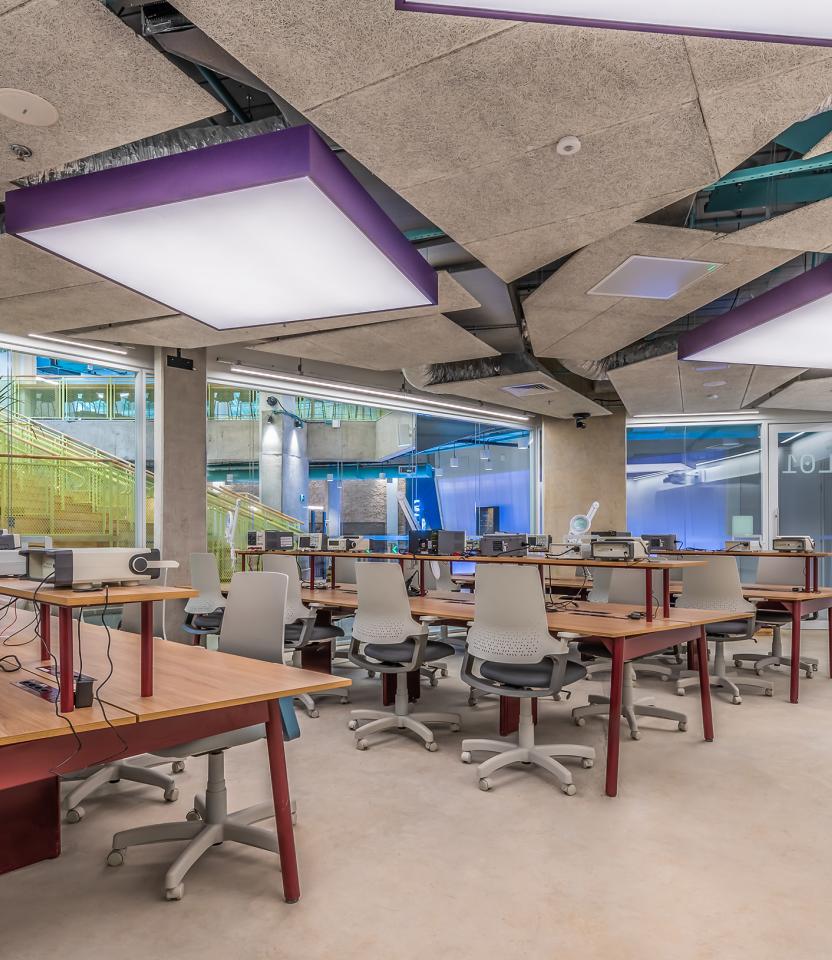 A São Paulo commercial classroom with Lutron Ketra and Athena. Photo © Maurício Moreno