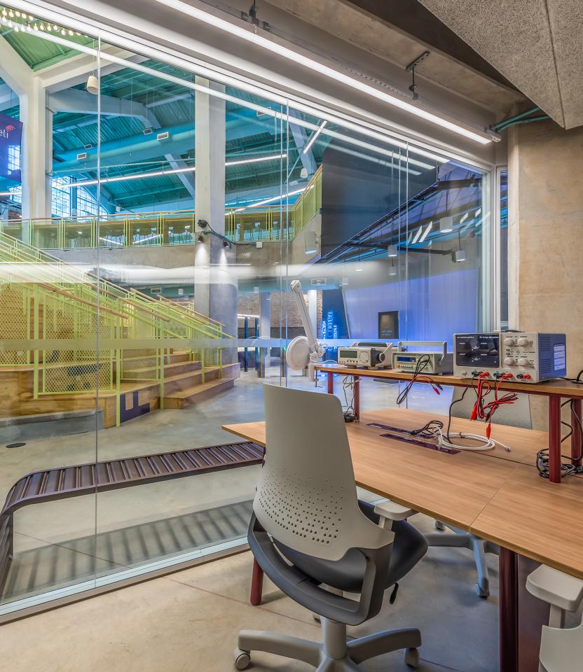 A São Paulo commercial classroom with Lutron Ketra and Athena. Photo © Maurício Moreno