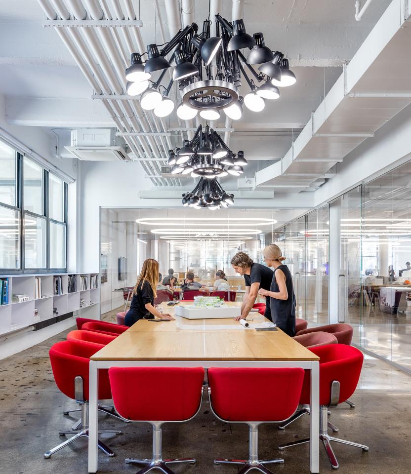 A New York City commercial meeting space with Lutron Ketra. Photo by Max Touhey