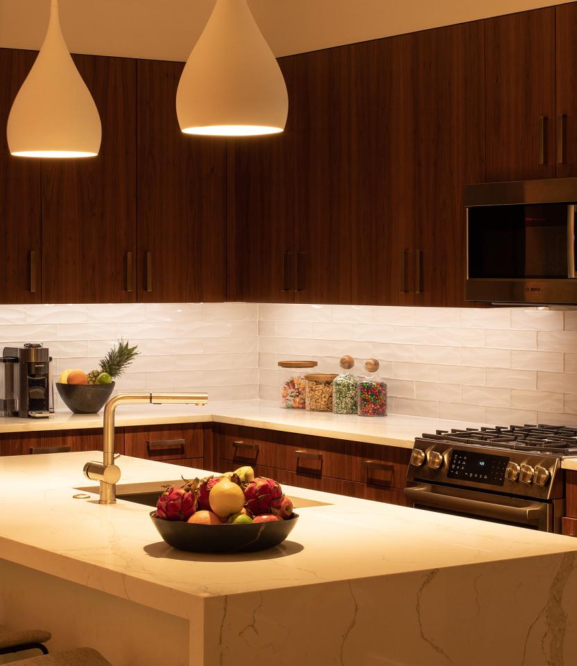An Austin residential kitchen with Lutron Ketra lights and HomeWorks