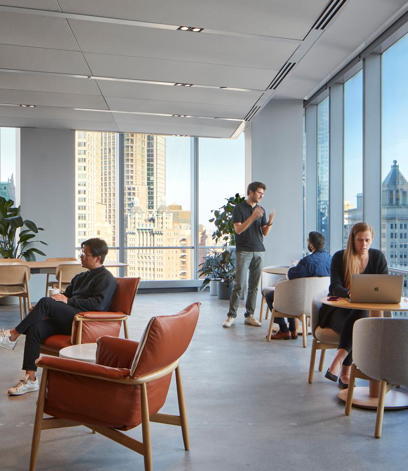A New York City commercial collaborative space with Lutron roller shades and Quantum. Dave Burk © SOM.