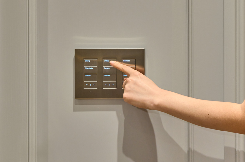 Edit Image hall-ritz-tower-palladiom-keypad-with-woman-16-new.png