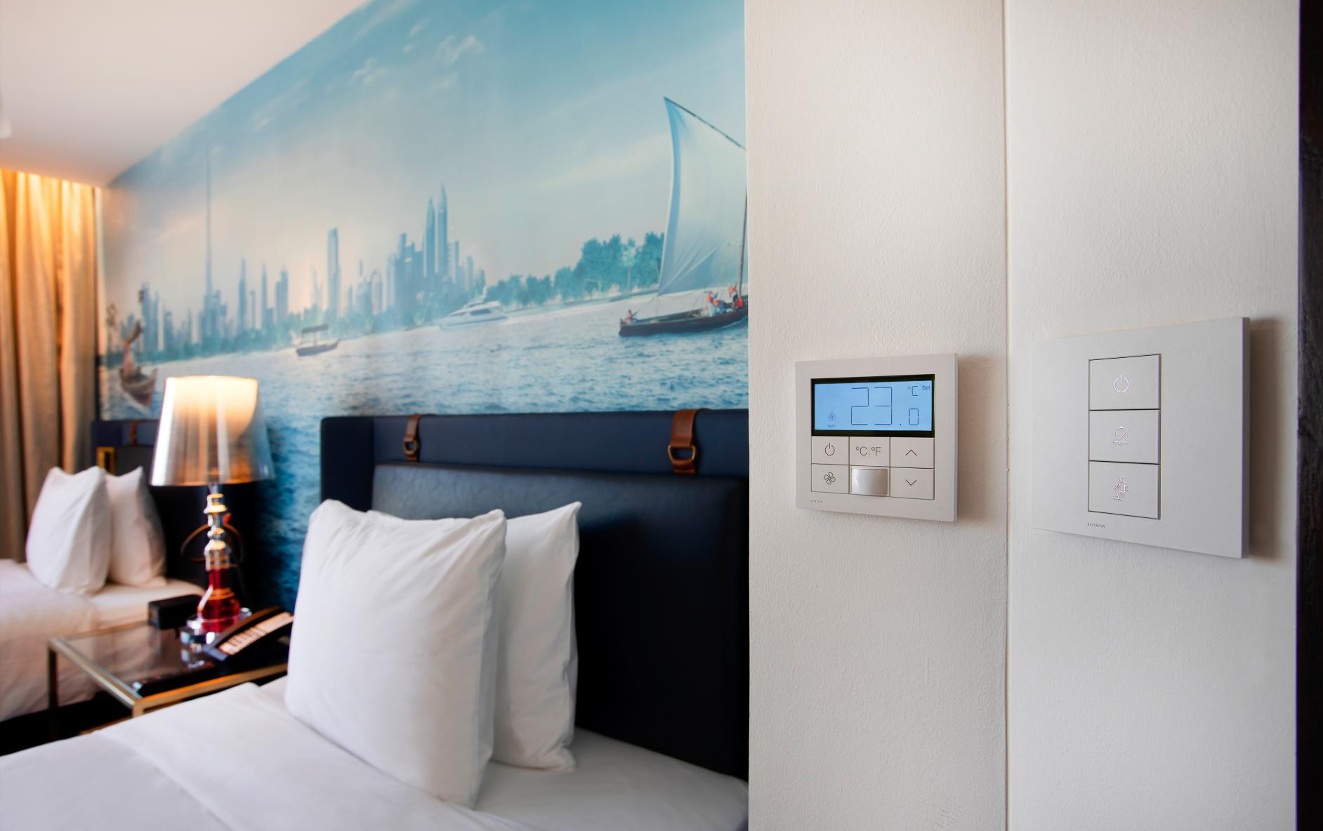 Bedroom_1_Hotel_Indigo