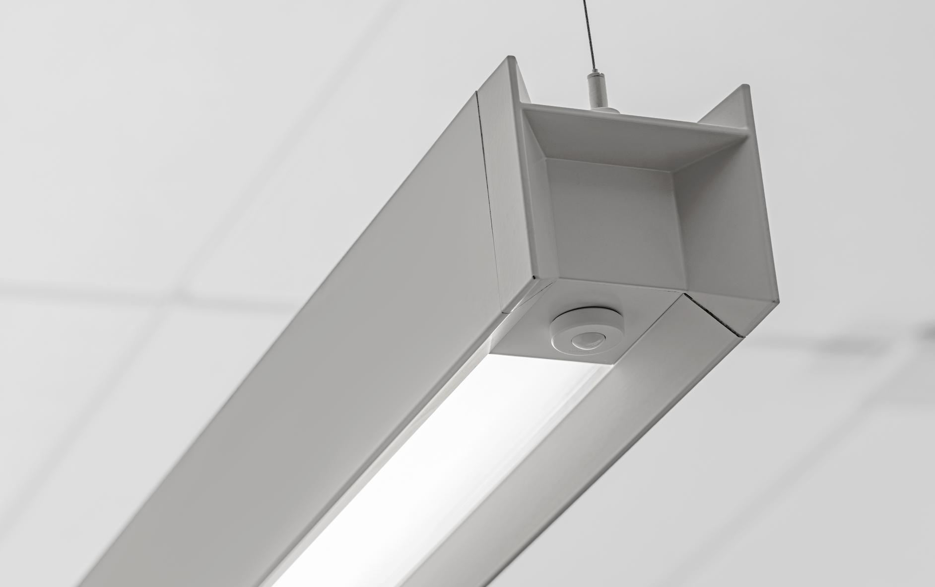 Fixture_with_AWN