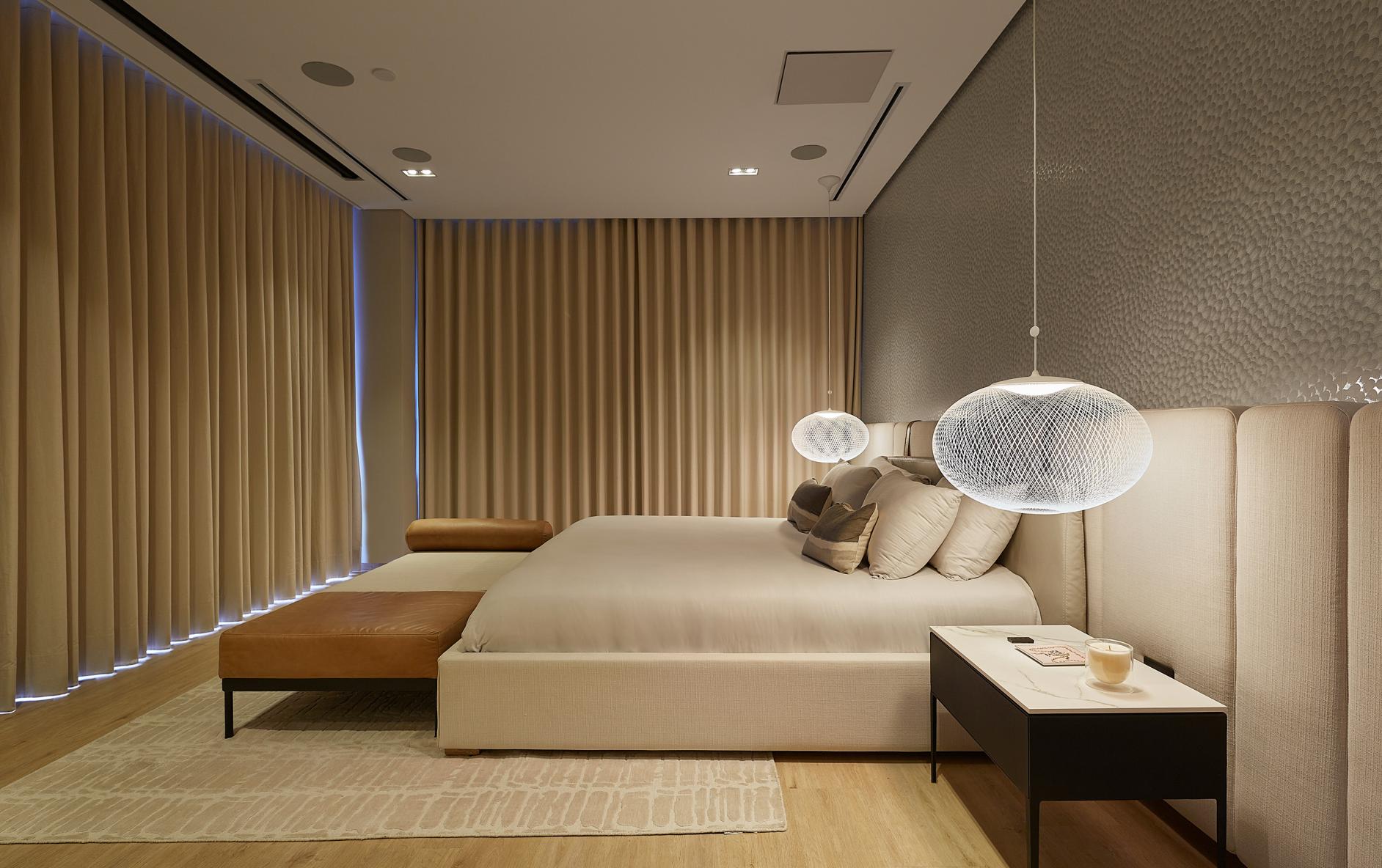 bedroom-casa-del-ritmo-drapes-closed-25b9191