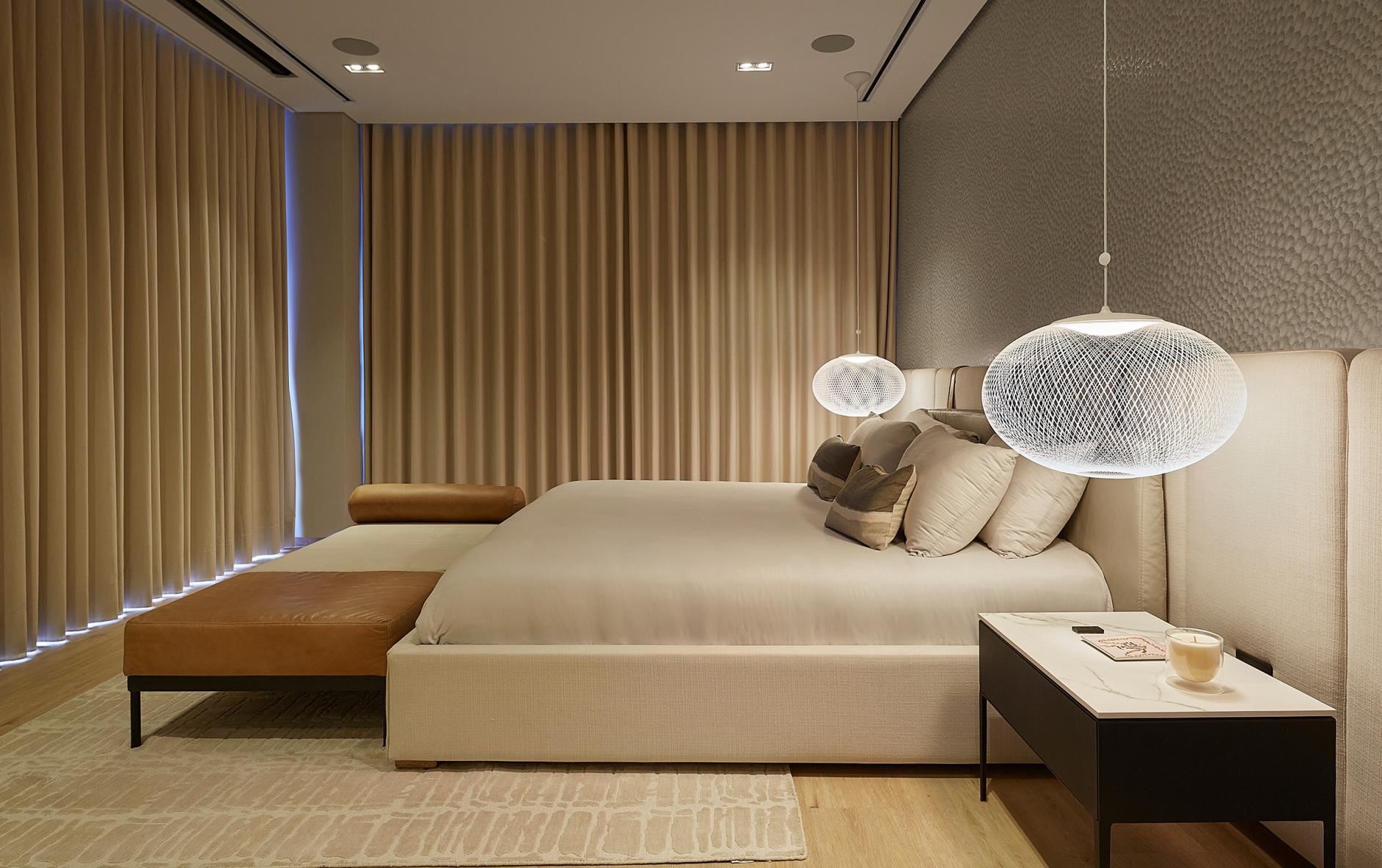 bedroom-casa-del-ritmo-drapes-closed-25B9191-full